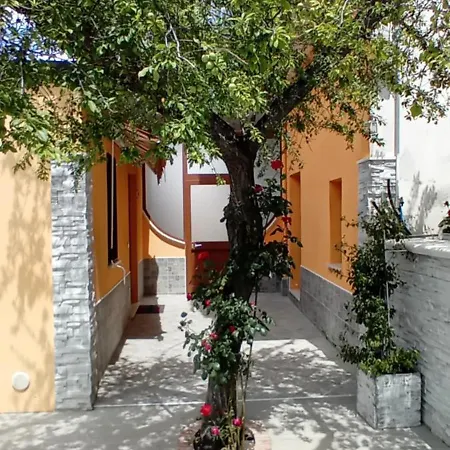 Regina Claudia Casa